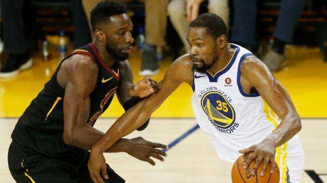 前锋不仅需 前锋不仅需